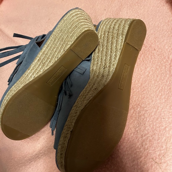 Ladies Blue Suede Open Toed Shoes - Picture 3 of 3